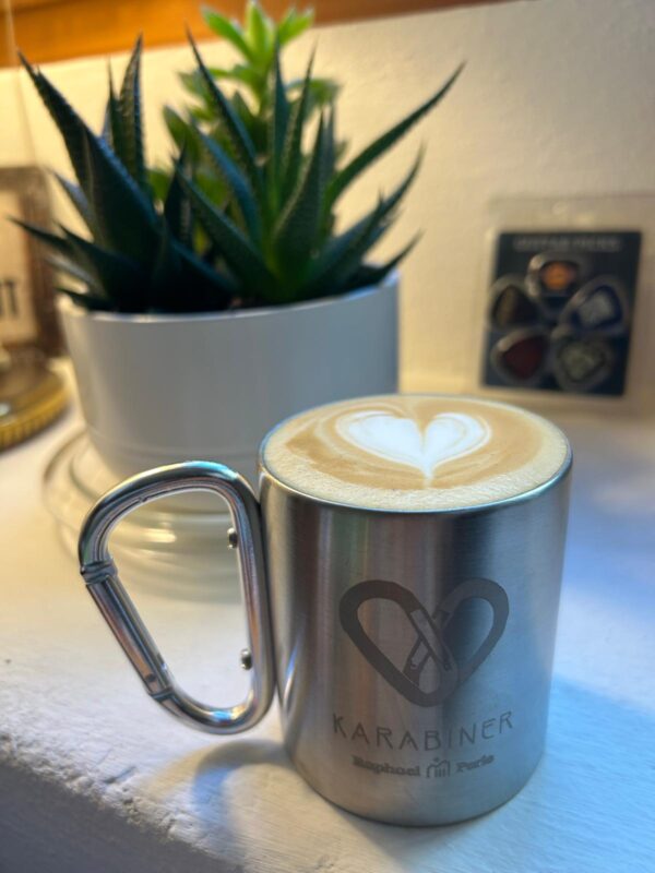 Karabiner-Tasse